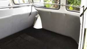 Volkswagen Split Bus Samba 23 Windows Replica - Volkswagen - d1b91efe-b97b-4882-bed7-67c3bb603fb1